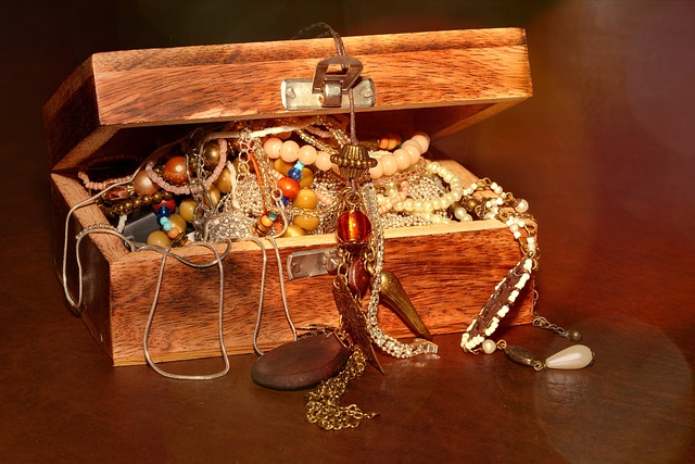 Où cacher ses bijoux quand on part en vacances